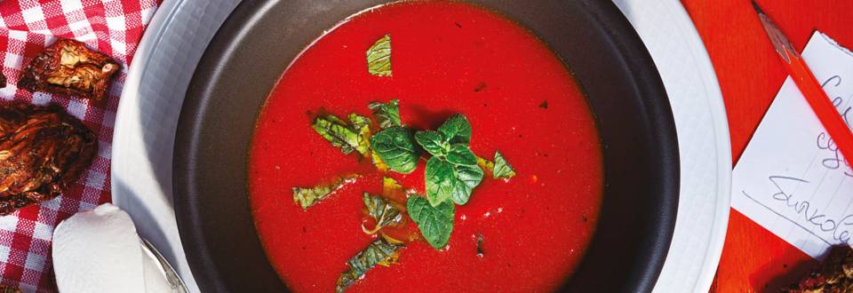Супа със сушени домати и билкови крутони